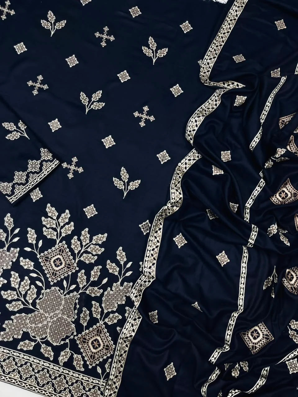 Iznik 206 Heavy Embroidered Dhanak 3pc - Unstitched