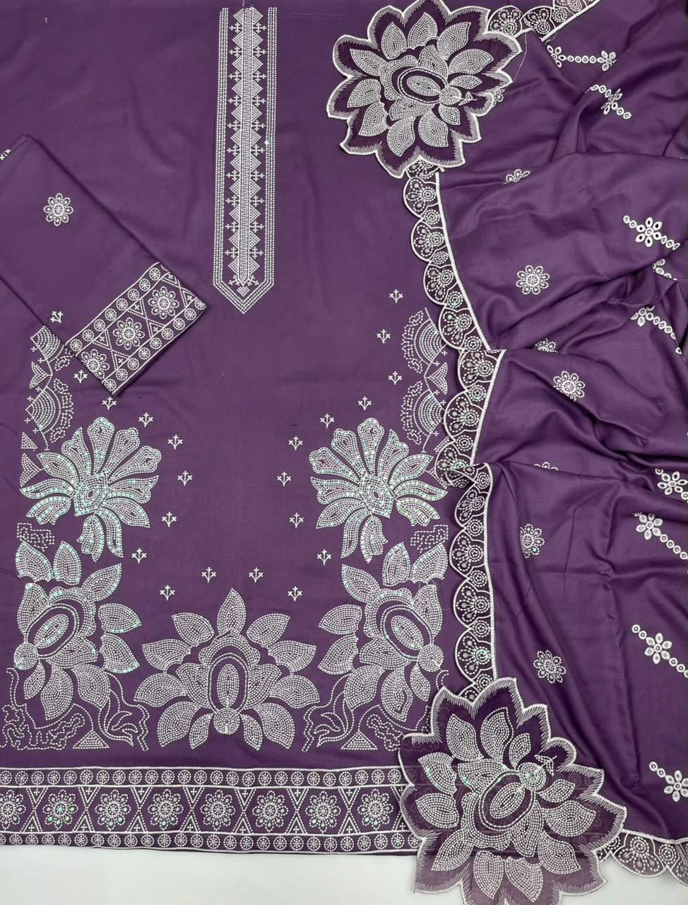 Etnic 205- Heavy Embroidery Dhanak 3pc - Unstitched